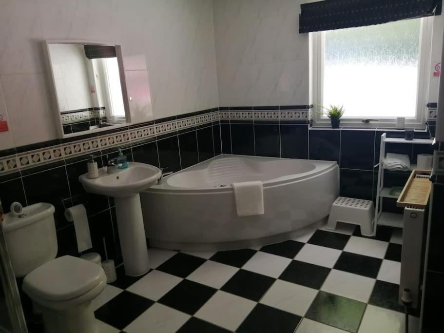 Waterside 3 Bed Cottage, Hot Tub, Sauna, Pvt Beach Arrochar Luaran gambar